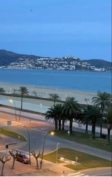 Apartamento Con Magnificas Vistas Al Mar - Wifi Gratis إمبوريابرافا المظهر الخارجي الصورة